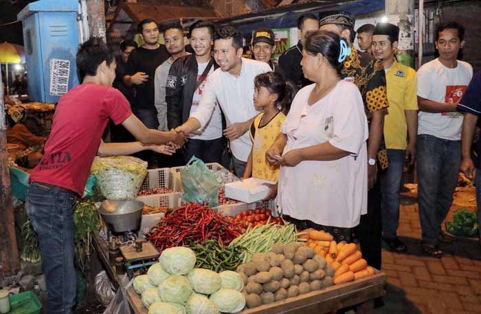 Blusukan ke Pasar, Emil Dardak Komitmen Benahi Ekonomi Jatim Blusukan ke Pasar, Emil Dardak Komitmen Benahi Ekonomi Jatim