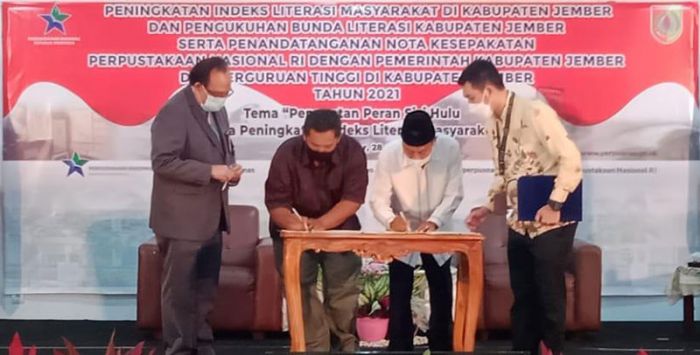 Dorong Minat Baca Masyarakat, Bupati Jember Teken MoU dengan Perpusnas RI