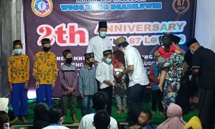 Peringati HUT ke-2, 87 Lovers WWN Kediri Gelar Bukber dengan ODGJ Peringati HUT ke-2, 87 Lovers WWN Kediri Gelar Bukber dengan ODGJ