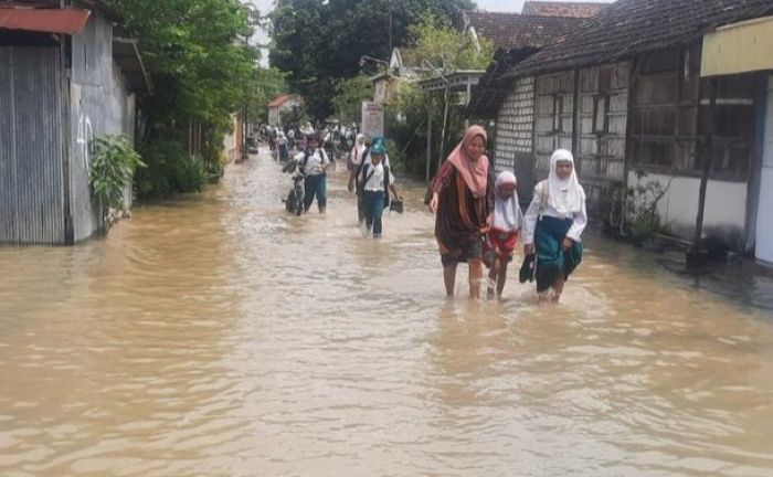 Jarang Banjir, Puluhan Rumah di Moropelang Lamongan Terendam Air Luapan Sungai