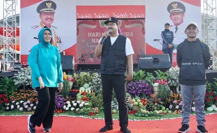 Gus Ipul Ajak Ribuan Lansia Kota Pasuruan Senam dan Berbahagia Bersama-sama Gus Ipul Ajak Ribuan Lansia Kota Pasuruan Senam dan Berbahagia Bersama-sama