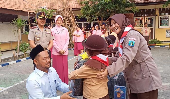 Ketua DPRD Gresik Pimpin Upacara Sumpah Pemuda Siswa SLB