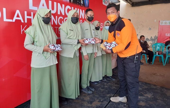 Dukung Program Pemerintah, FRPB Pamekasan Sediakan Doorprize bagi Siswa MAN 2 yang Ikuti Vaksinasi Dukung Program Pemerintah, FRPB Pamekasan Sediakan Doorprize bagi Siswa MAN 2 yang Ikuti Vaksinasi