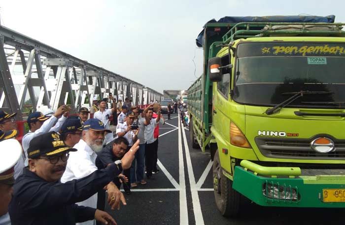 Jembatan Babat-Widang Kembali Dibuka, Gubernur: Truk 40 Ton Lebih Gak Boleh Lewat Jembatan Babat-Widang Kembali Dibuka, Gubernur: Truk 40 Ton Lebih Gak Boleh Lewat