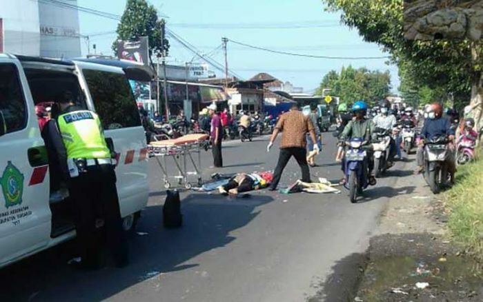 Kecelakaan di Krian, Pengendara Motor Serempetan, Satu Orang Meninggal Tertabrak Mobil Kecelakaan di Krian, Pengendara Motor Serempetan, Satu Orang Meninggal Tertabrak Mobil