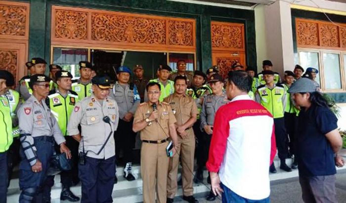Hari Anti Korupsi, Pemuda Bangkalan Gelar Aksi Demo di Depan Kantor Pemkab, DPRD, dan Kejari Hari Anti Korupsi, Pemuda Bangkalan Gelar Aksi Demo di Depan Kantor Pemkab, DPRD, dan Kejari