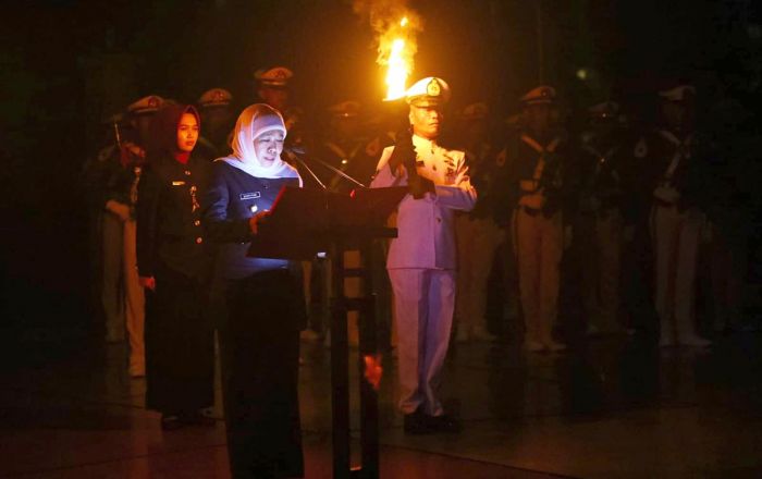 Renungan Suci di TMP, Khofifah Ajak Generasi Muda Jawab Tantangan Ancaman Krisis Global Renungan Suci di TMP, Khofifah Ajak Generasi Muda Jawab Tantangan Ancaman Krisis Global