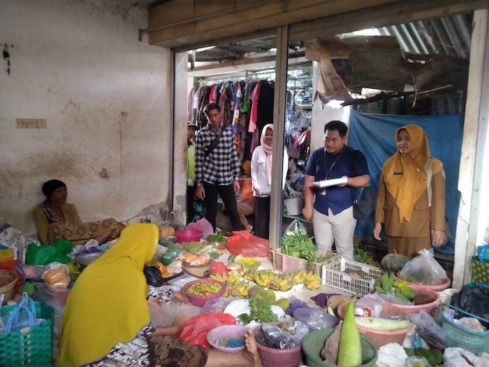 Jelang Nataru 2025, Diskopumdag Tuban Monitoring Bahan Pokok di Pasar Tradisional Jelang Nataru 2025, Diskopumdag Tuban Monitoring Bahan Pokok di Pasar Tradisional