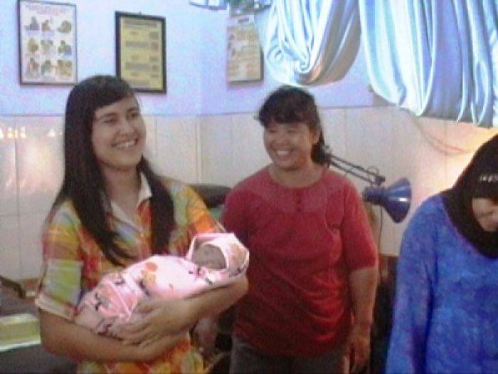 Bayi Perempuan Dibuang Bayi Perempuan Dibuang