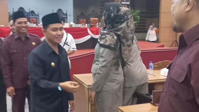 Wabup Mojokerto Hadiri Paripurna Penyampaian Nota Penjelasan 5 (Lima) Raperda Inisiatif DPRD Wabup Mojokerto Hadiri Paripurna Penyampaian Nota Penjelasan 5 (Lima) Raperda Inisiatif DPRD