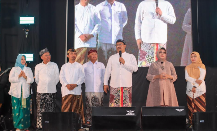 Catwalk Guru Meriahkan Halal Bihalal Puncak Hardiknas 2024 Kota Pasuruan Catwalk Guru Meriahkan Halal Bihalal Puncak Hardiknas 2024 Kota Pasuruan