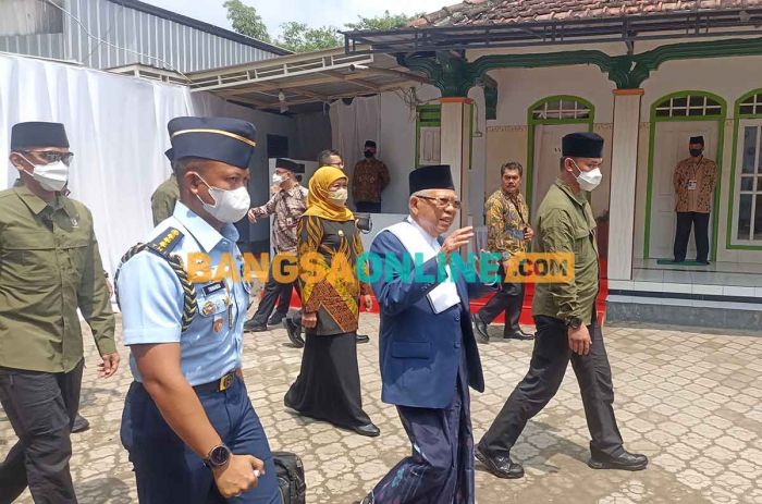 Wapres Hadiri Wisuda Cucunya di Jombang