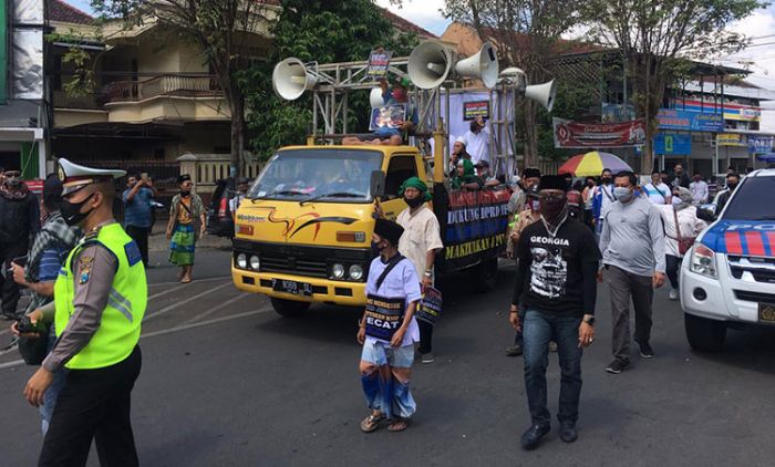 Ribuan Massa di Jember Unjuk Rasa Tuntut Pencopotan Jabatan Bupati Faida Ribuan Massa di Jember Unjuk Rasa Tuntut Pencopotan Jabatan Bupati Faida