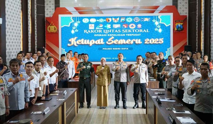Ini Arahan Wali Kota Kediri saat Rakor Operasi Ketupat Semeru 2025 Ini Arahan Wali Kota Kediri saat Rakor Operasi Ketupat Semeru 2025