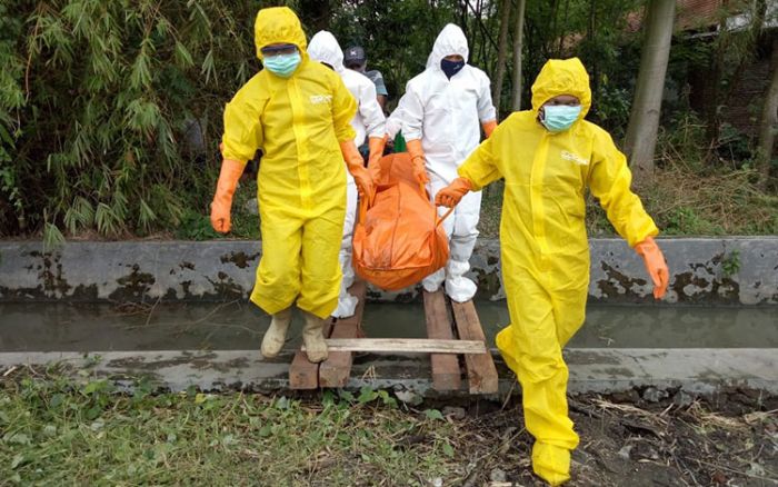 Tinggal Seorang Diri, Pria di Sidoarjo Ditemukan Meninggal Membusuk di Pekarangan Rumah