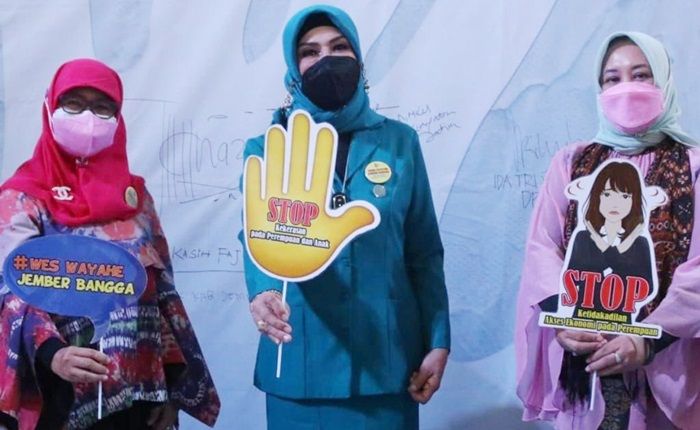 DP3AKB Bersama Ketua PKK Jember Sosialisasi Cegah Pernikahan Dini DP3AKB Bersama Ketua PKK Jember Sosialisasi Cegah Pernikahan Dini