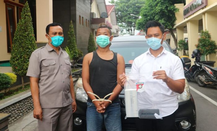 Tukang Bangunan di Blitar Curi Handphone Mewah Senilai Rp 11 Juta Tukang Bangunan di Blitar Curi Handphone Mewah Senilai Rp 11 Juta