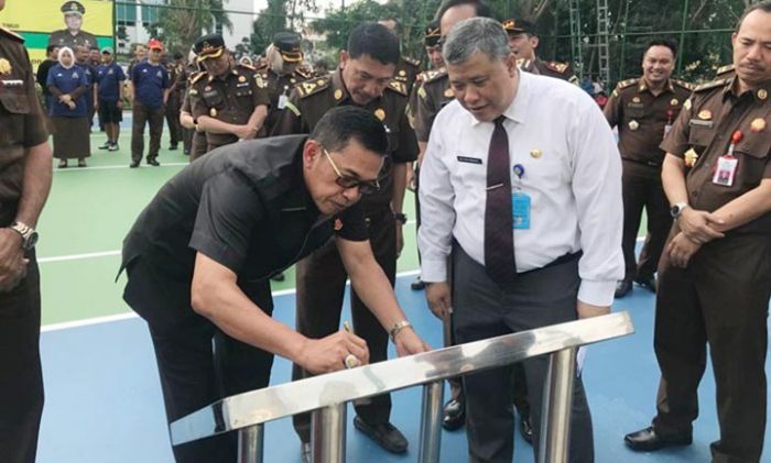 ​Kajati Jatim Resmikan Lapangan Futsal dan Tenis