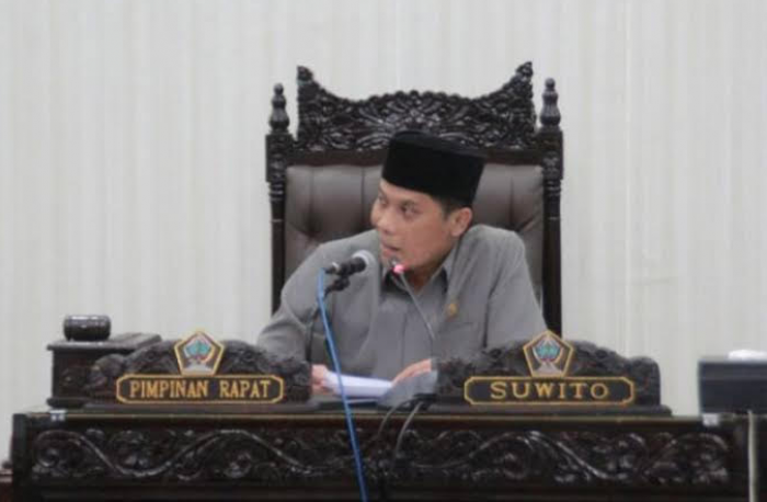 Ketua DPRD Blitar Minta Masyarakat Tingkatkan Kewaspadaan Hadapi Cuaca Ekstrem Ketua DPRD Blitar Minta Masyarakat Tingkatkan Kewaspadaan Hadapi Cuaca Ekstrem