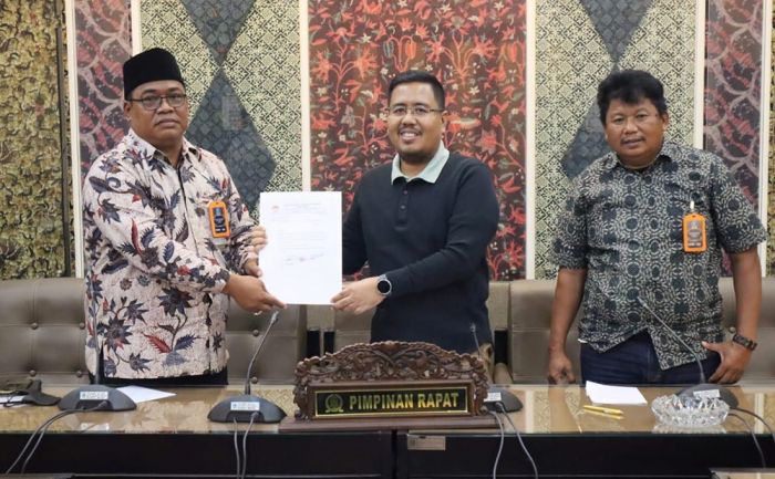 Para Kades Titip Aspirasi ke Pimpinan DPRD Jatim, Minta 10 Persen dari APBD Para Kades Titip Aspirasi ke Pimpinan DPRD Jatim, Minta 10 Persen dari APBD