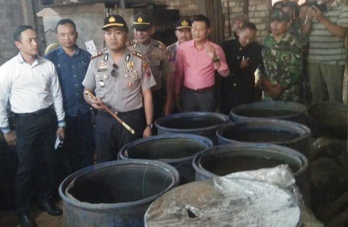 Kesekian Kalinya, Rumah Produksi Arak di Semanding Digerebek