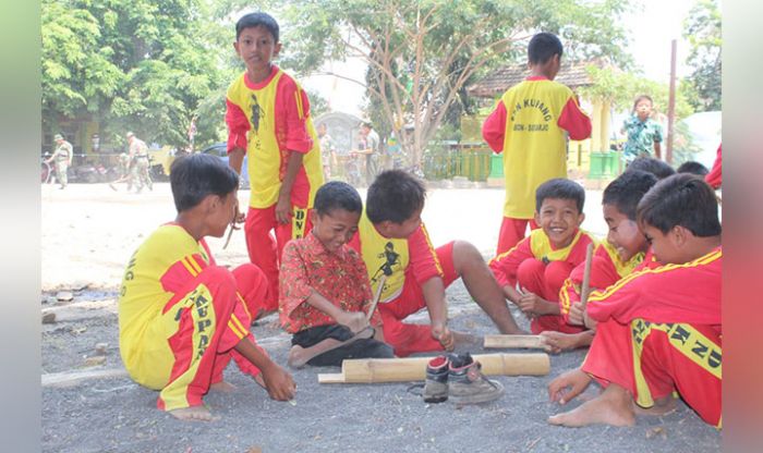 Sandy, Bocah Tuna Daksa Siswa SDN Kupang Jabon yang Ingin Mandiri