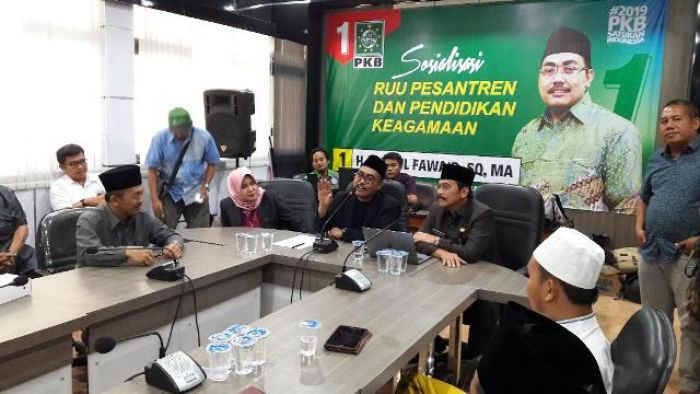 Anggota DPR RI Jazilul Fawaid Road Show Sosialisasikan RUU Pesantren Anggota DPR RI Jazilul Fawaid Road Show Sosialisasikan RUU Pesantren