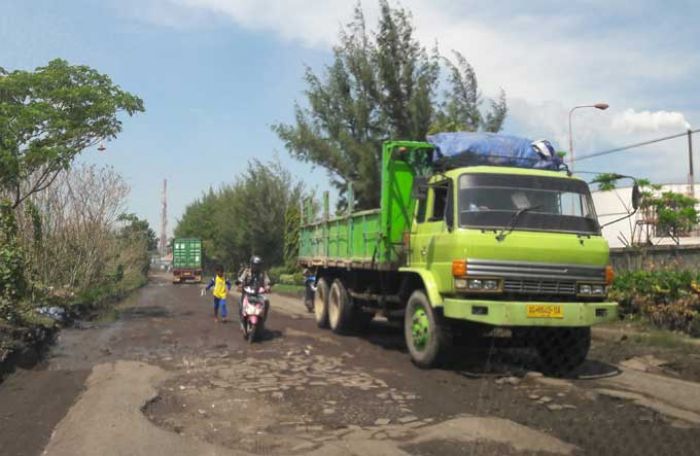 Pemkab Gresik Keluhkan Jalan Rusak Akibat Kendaraan Bermuatan Lebihi Tonase