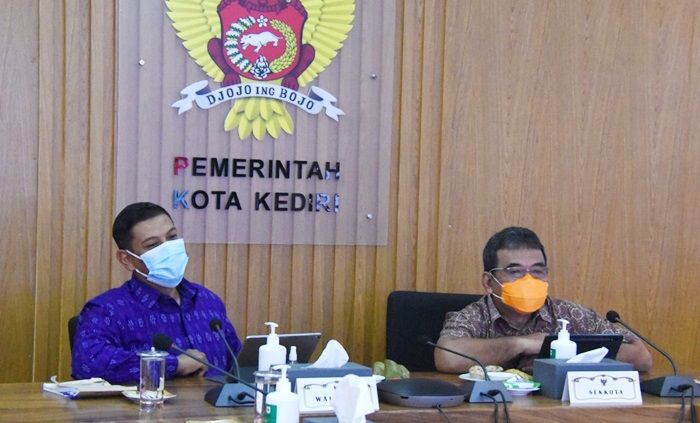 Ikuti Rakor Virtual Tindak Pidana Korupsi KPK, Wali Kota Kediri: Ini Peringatan untuk Kita Semua Ikuti Rakor Virtual Tindak Pidana Korupsi KPK, Wali Kota Kediri: Ini Peringatan untuk Kita Semua