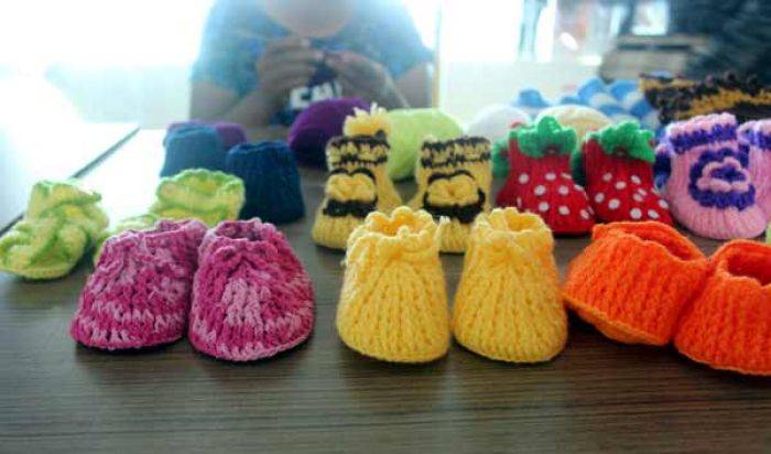 Arista Rajut Fokus Produksi Sepatu Anak-anak Arista Rajut Fokus Produksi Sepatu Anak-anak