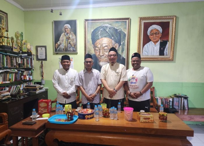 Mohon Doa Restu di Pilkada Gresik 2024, Alif Intens Sowan ke Sejumlah Kiai dan Tokoh Masyarakat Mohon Doa Restu di Pilkada Gresik 2024, Alif Intens Sowan ke Sejumlah Kiai dan Tokoh Masyarakat