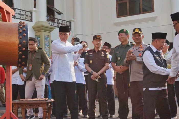 Lepas Jemaah Haji Tuban, Bupati Lindra Berpesan Jaga Kesehatan dan Keamanaan Lepas Jemaah Haji Tuban, Bupati Lindra Berpesan Jaga Kesehatan dan Keamanaan