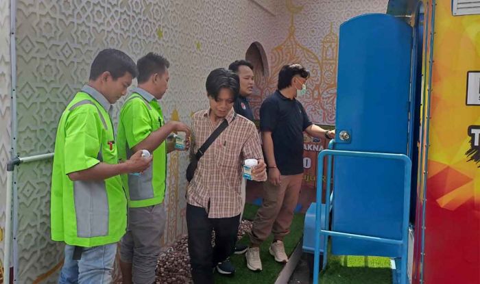 Pastikan Perjalanan Mudik Aman, Polisi Cek Kesehatan dan Tes Urine Kru Bus di Terminal Bungurasih