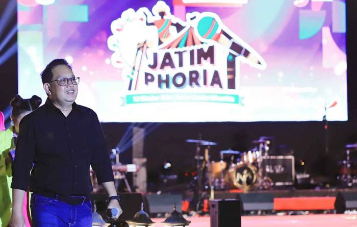 Membaur Bersama Ribuan Masyarakat di Jatim Phoria 2024, Adhy Karyono Ucapkan Terima Kasih Membaur Bersama Ribuan Masyarakat di Jatim Phoria 2024, Adhy Karyono Ucapkan Terima Kasih