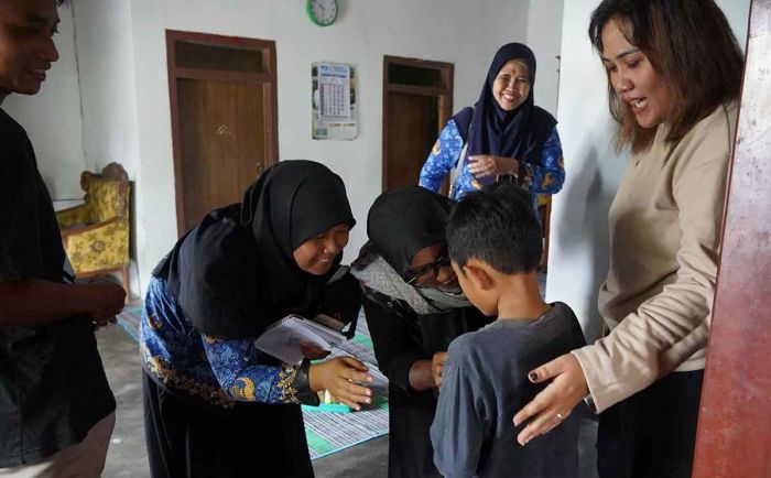 Bupati Kediri Kirim Tim Lintas OPD Dampingi Korban Selamat Percobaan Bunuh Diri di Ngancar Bupati Kediri Kirim Tim Lintas OPD Dampingi Korban Selamat Percobaan Bunuh Diri di Ngancar