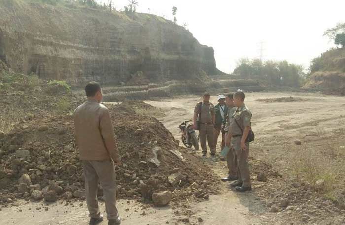 Satpol PP Tutup Tambang di Gunungsari Satpol PP Tutup Tambang di Gunungsari