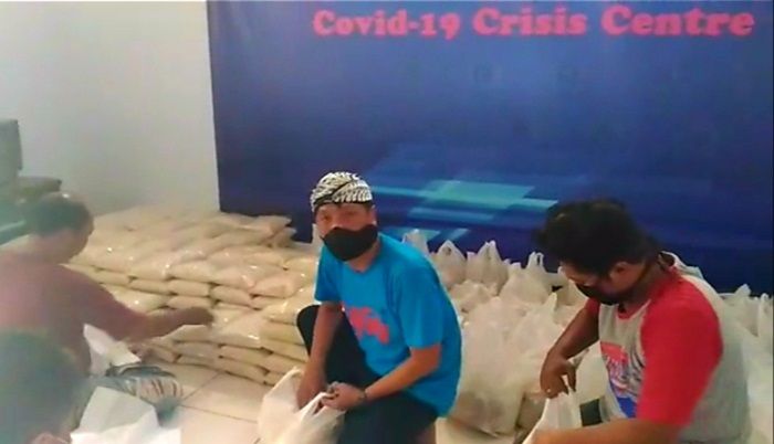Peduli Warga Terdampak Covid-19, PWI Kediri Serahkan Ratusan Paket Sembako Peduli Warga Terdampak Covid-19, PWI Kediri Serahkan Ratusan Paket Sembako