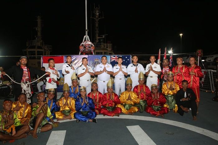Pencak Silat Persembahan KRI Diponegoro-365 Pukau Angkatan Laut Dunia Pencak Silat Persembahan KRI Diponegoro-365 Pukau Angkatan Laut Dunia