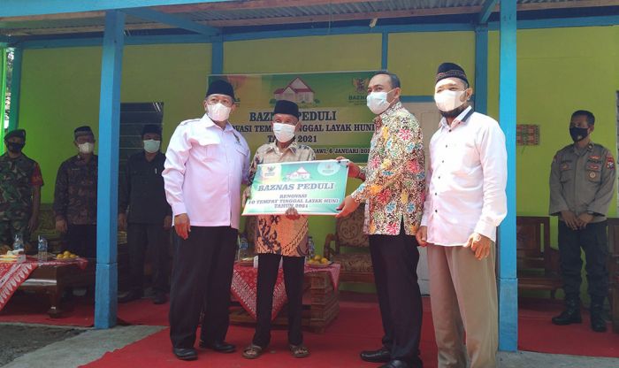 Selama 2021, Baznas Jatim Bantu Renovasi Rumah Tidak Layak Huni untuk 10 Warga Ngawi Selama 2021, Baznas Jatim Bantu Renovasi Rumah Tidak Layak Huni untuk 10 Warga Ngawi