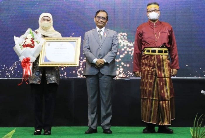 Pemprov Jatim Borong Penghargaan di LAN RI Award, Gubernur Terima Widyaiswara Kehormatan