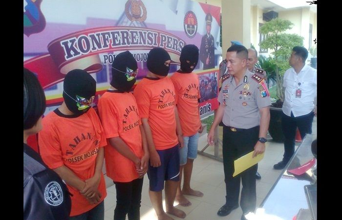 Polisi Ringkus 4 ABG Pelaku Pengeroyokan yang Sempat Viral di Medsos Polisi Ringkus 4 ABG Pelaku Pengeroyokan yang Sempat Viral di Medsos