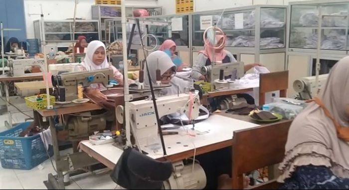 Kembangkan Jiwa Entrepreneur Santri, Pesantren Tebuireng Produksi Kopiah, Seragam, dan Kasur