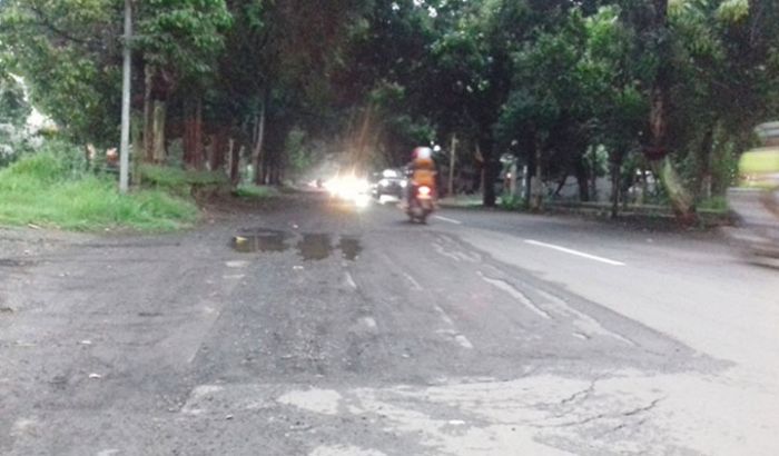 Banyak Pengendara Terpeleset, DPRD Kota Probolinggo Minta Perbaikan Aspal dan Pemasangan Rambu