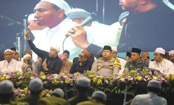 Antusias Ribuan Warga Pamekasan Bersholawat Bersama Al Habib Ali Zainal Abidin Assegaf