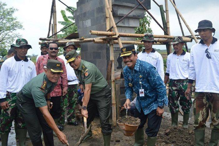 Aslog KASAD TNI Tinjau TMMD di Gresik