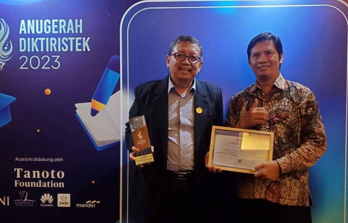 Unusida Sabet Medali Emas Anugerah Diktiristek 2023 Unusida Sabet Medali Emas Anugerah Diktiristek 2023