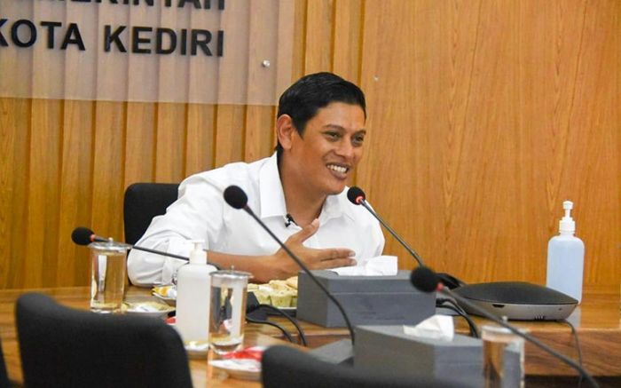 Kinerja Dipantau, Wali Kota Kediri Ingatkan CPNS-PPPK Tak Berada pada Zona Nyaman Kinerja Dipantau, Wali Kota Kediri Ingatkan CPNS-PPPK Tak Berada pada Zona Nyaman