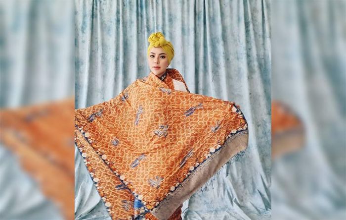 Ayu Khoirunita, Istri Bupati Bangkalan Tampil Modis Promosikan Batik Ayu Khoirunita, Istri Bupati Bangkalan Tampil Modis Promosikan Batik