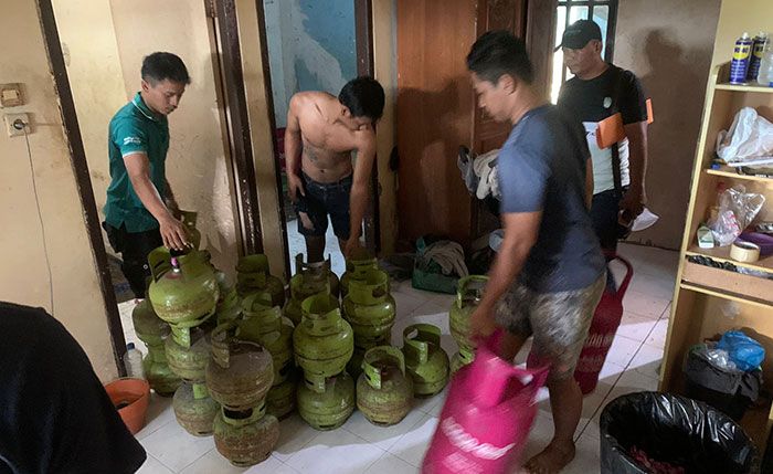 Polres Gresik Bongkar Sindikat Bisnis LPG Oplosan di Perum Garden Hills Polres Gresik Bongkar Sindikat Bisnis LPG Oplosan di Perum Garden Hills