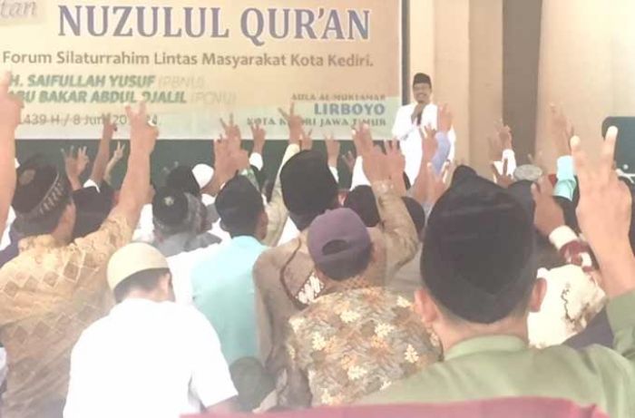 Gus Ipul Hadiri Nuzulul Quran Bersama Kiai Kampung se-Kota Kediri di Ponpes Lirboyo Gus Ipul Hadiri Nuzulul Quran Bersama Kiai Kampung se-Kota Kediri di Ponpes Lirboyo